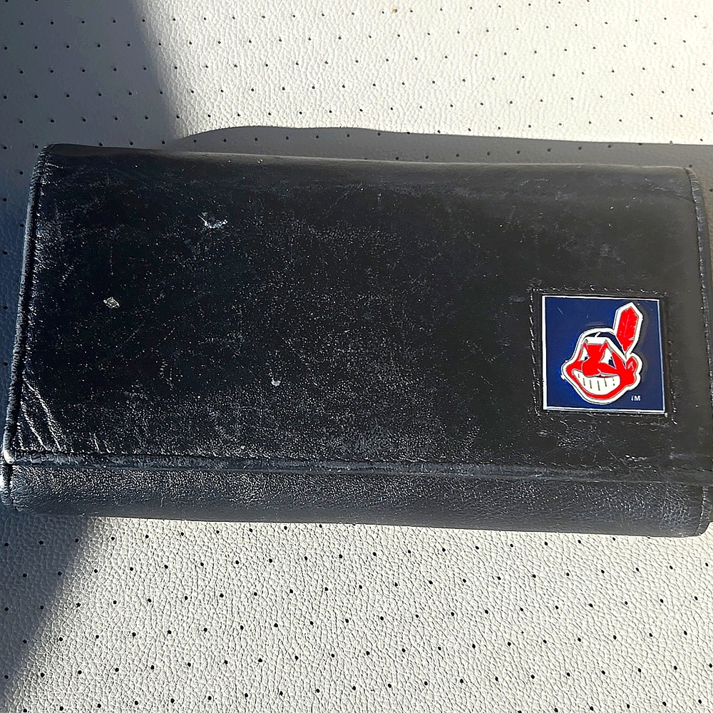 - Mint Vintage Cleveland Indians CHIEF WAHOO TRI FOLD WALLET UNISEX